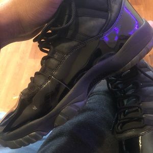 All black 11s